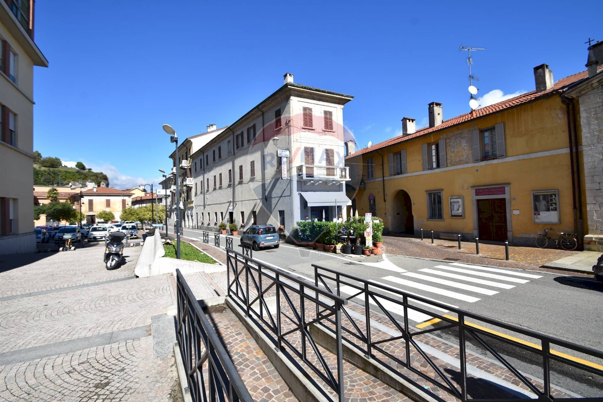 Edificio all\'aperto - Residence Arona - foto 3