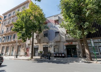 Edificio all\'aperto - Negozio Via Goethe
 
6-8-10-18, Palermo - foto 4