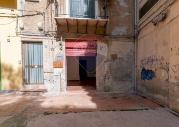 Edificio all\'aperto - Negozio Via Goethe
 
6-8-10-18, Palermo - foto 24