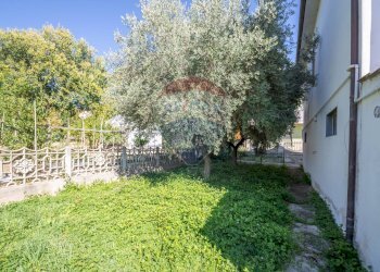 Giardino - Villa Via Alfonso Della Valle
 
20, Cepagatti - foto 2