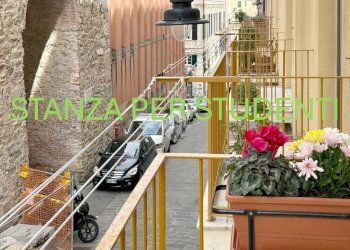 Monolocale Stradone di Sant'Agostino, Genova (zona Centro Storico) - foto 1
