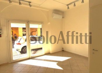 3.jpg - Locale Commerciale Via J. Berengario 35, Carpi - foto 2