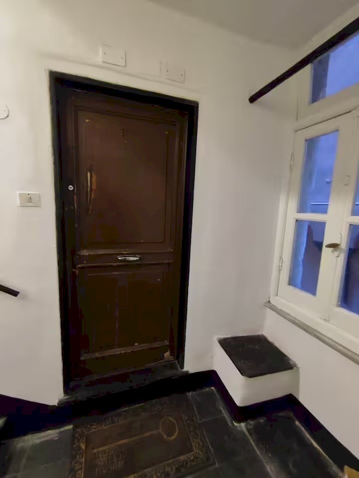 porta.jpg - Trilocale Genova - foto 3