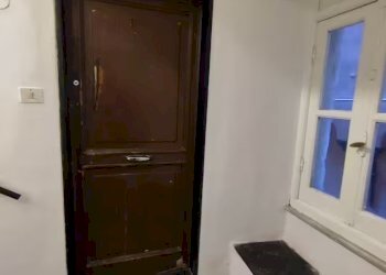 porta.jpg - Trilocale Genova - foto 3