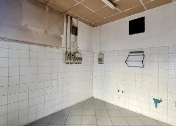 WhatsApp Image 2025-10-27 at 11.12.31 (5).jpeg - Locale Commerciale Via Corbinaie, Scandicci - foto 10