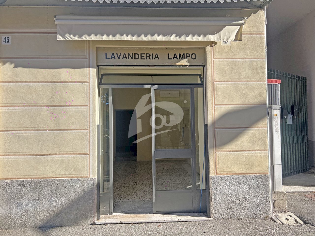 vetrina - Commercial Premises Via Labiena 47, Laveno-Mombello - photo 1