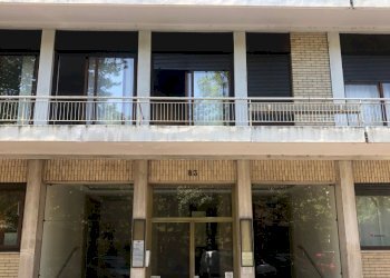 Stabile ingresso condominio - Four-room apartment Viale Varese 81, Como - photo 3