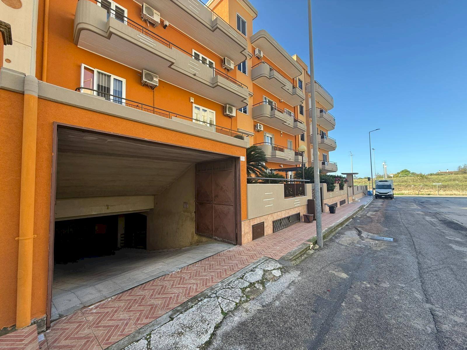 Foto 1 - Box Via Padre Abatangelo
 
21, Massafra - foto 1