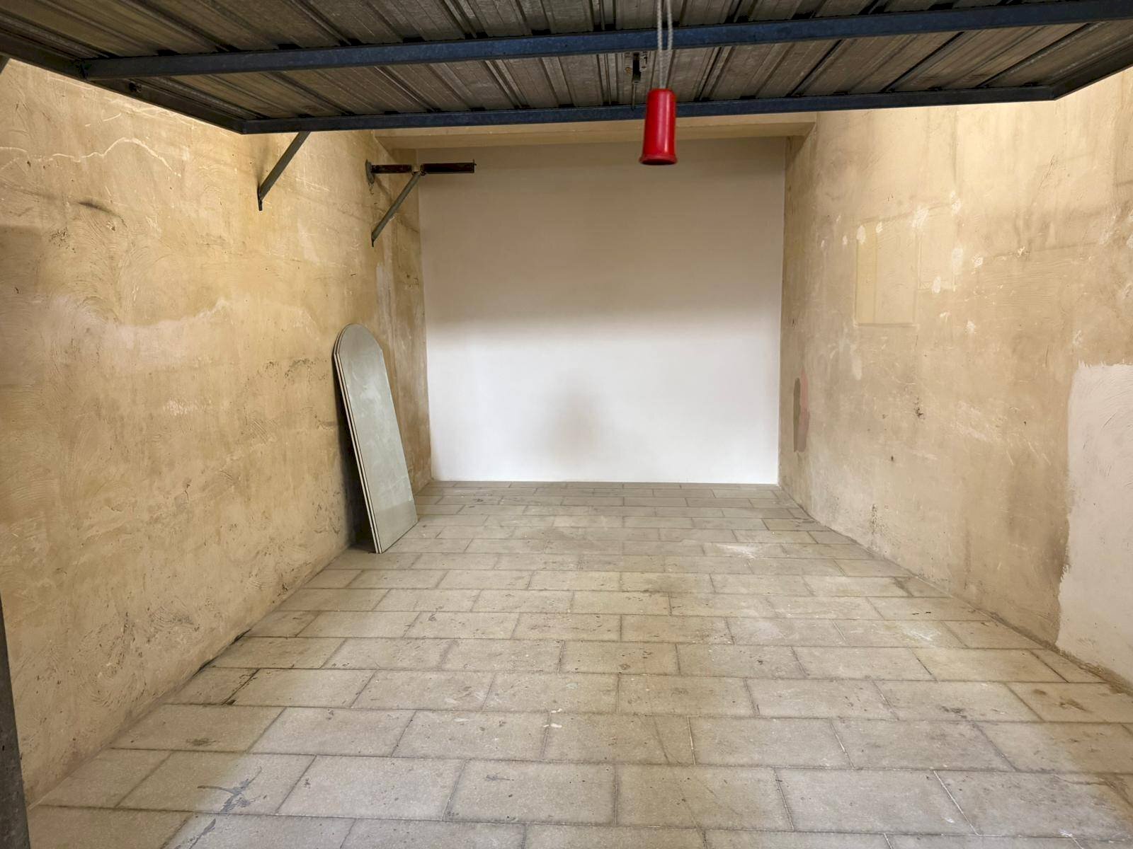 Foto 2 - Box Via Padre Abatangelo
 
21, Massafra - foto 2