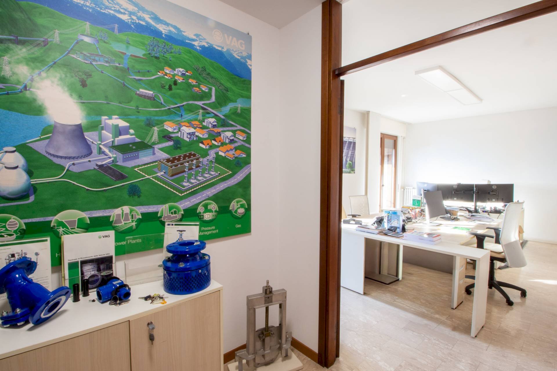 Foto 3 - Ufficio Piazza Vittorio Veneto
 
4, Magenta - foto 3