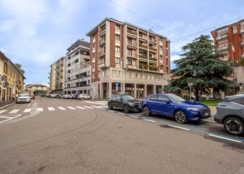 Foto 1 - Ufficio Piazza Vittorio Veneto
 
4, Magenta - foto 1