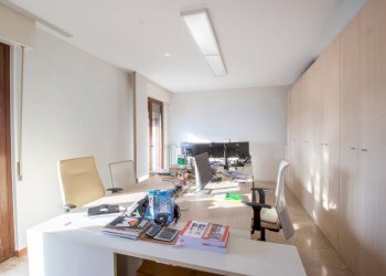 Foto 5 - Ufficio Piazza Vittorio Veneto
 
4, Magenta - foto 5