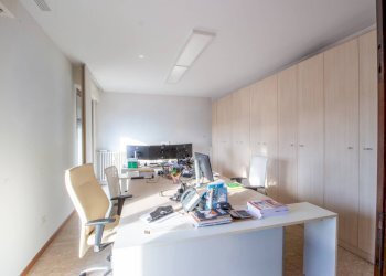 Foto 6 - Ufficio Piazza Vittorio Veneto
 
4, Magenta - foto 6