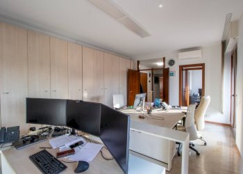 Foto 7 - Ufficio Piazza Vittorio Veneto
 
4, Magenta - foto 7