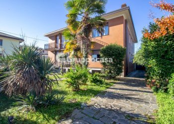 Foto 2 - Villa Via L. Manara
 
12, Magenta - foto 2