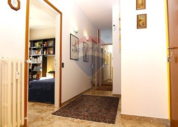 Hall / corridoio - Trilocale via carcano
 
2, Varese - foto 14