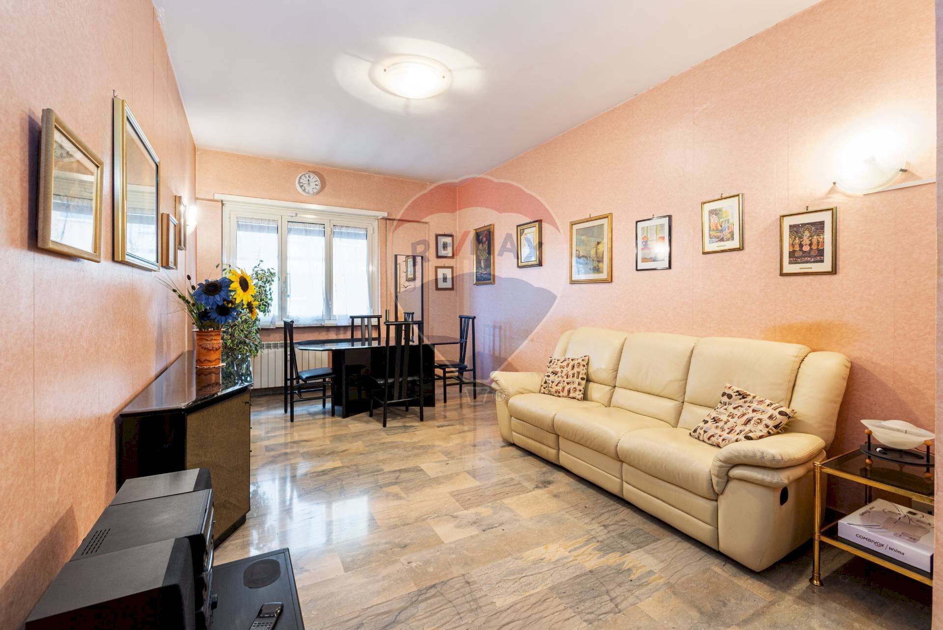 Sala da pranzo - Quadrilocale Via Dei Papareschi
 
23, Roma - foto 1