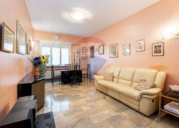 Sala da pranzo - Quadrilocale Via Dei Papareschi
 
23, Roma - foto 1