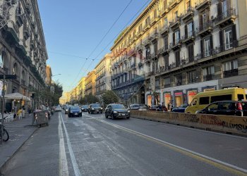 Edificio all\'aperto - Attività Commerciale Corso Umberto I, Napoli - foto 1