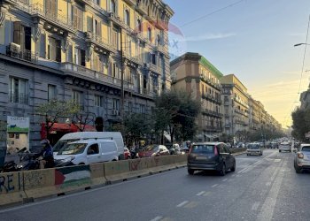 Edificio all\'aperto - Attività Commerciale Corso Umberto I, Napoli - foto 3