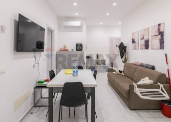 Sala da pranzo - Quadrilocale Via Asilo Sant'agata
 
74, Catania - foto 11