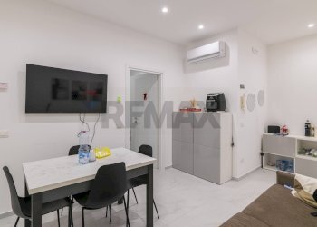 Sala da pranzo - Quadrilocale Via Asilo Sant'agata
 
74, Catania - foto 12