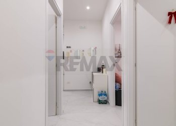 Hall / corridoio - Quadrilocale Via Asilo Sant'agata
 
74, Catania - foto 26