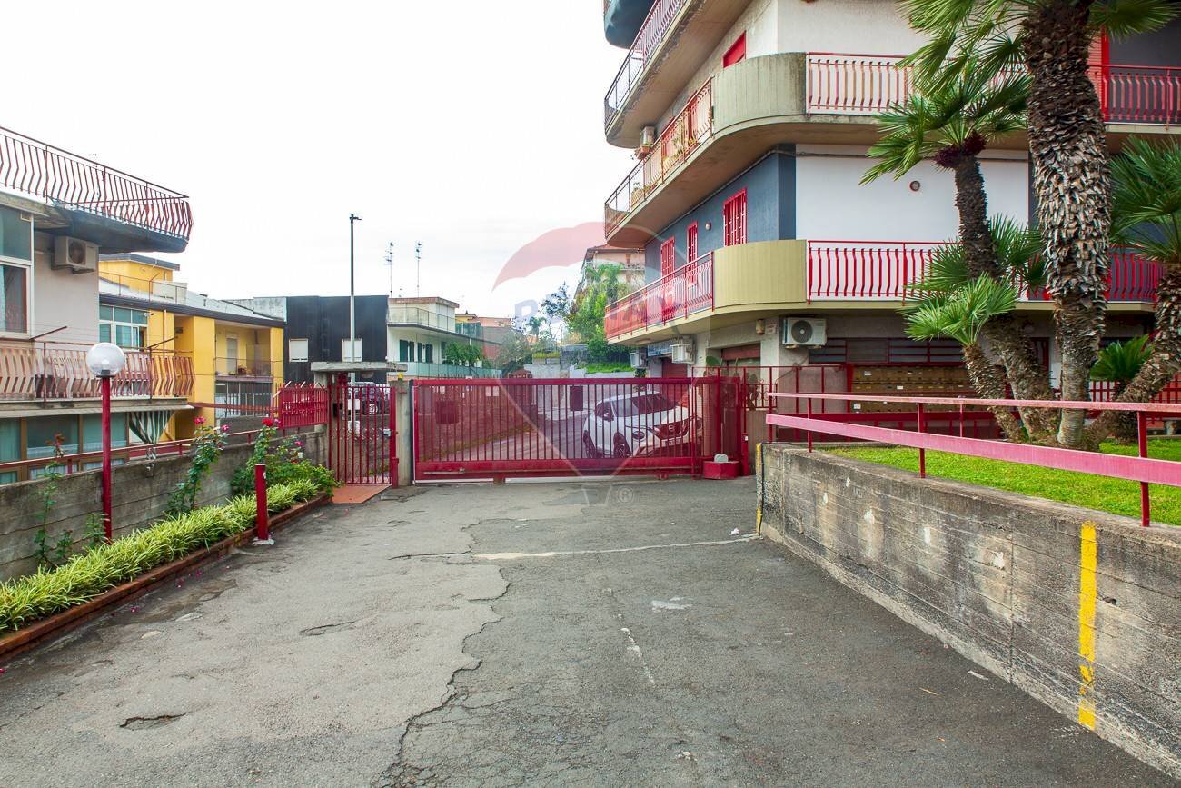 Edificio all\'aperto - Quadrilocale Via Michelangelo Buonarroti
 
13, Aci Catena - foto 1