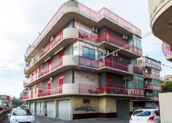 Edificio all\'aperto - Quadrilocale Via Michelangelo Buonarroti
 
13, Aci Catena - foto 3