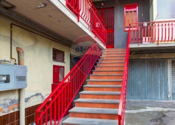 Scale - Quadrilocale Via Michelangelo Buonarroti
 
13, Aci Catena - foto 4