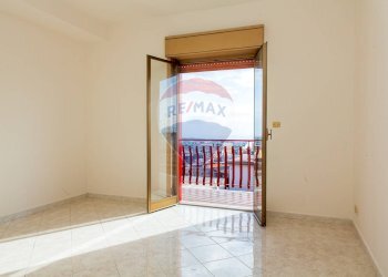 Stanza vuota - Quadrilocale Via Michelangelo Buonarroti
 
13, Aci Catena - foto 9