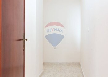 Stanza vuota - Quadrilocale Via Michelangelo Buonarroti
 
13, Aci Catena - foto 13