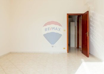 Stanza vuota - Quadrilocale Via Michelangelo Buonarroti
 
13, Aci Catena - foto 17