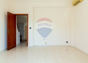 Stanza vuota - Quadrilocale Via Michelangelo Buonarroti
 
13, Aci Catena - foto 19