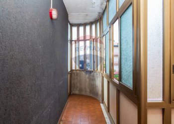 Hall / corridoio - Quadrilocale Via Michelangelo Buonarroti
 
13, Aci Catena - foto 24