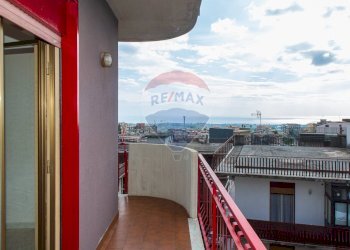 Balcone - Quadrilocale Via Michelangelo Buonarroti
 
13, Aci Catena - foto 30