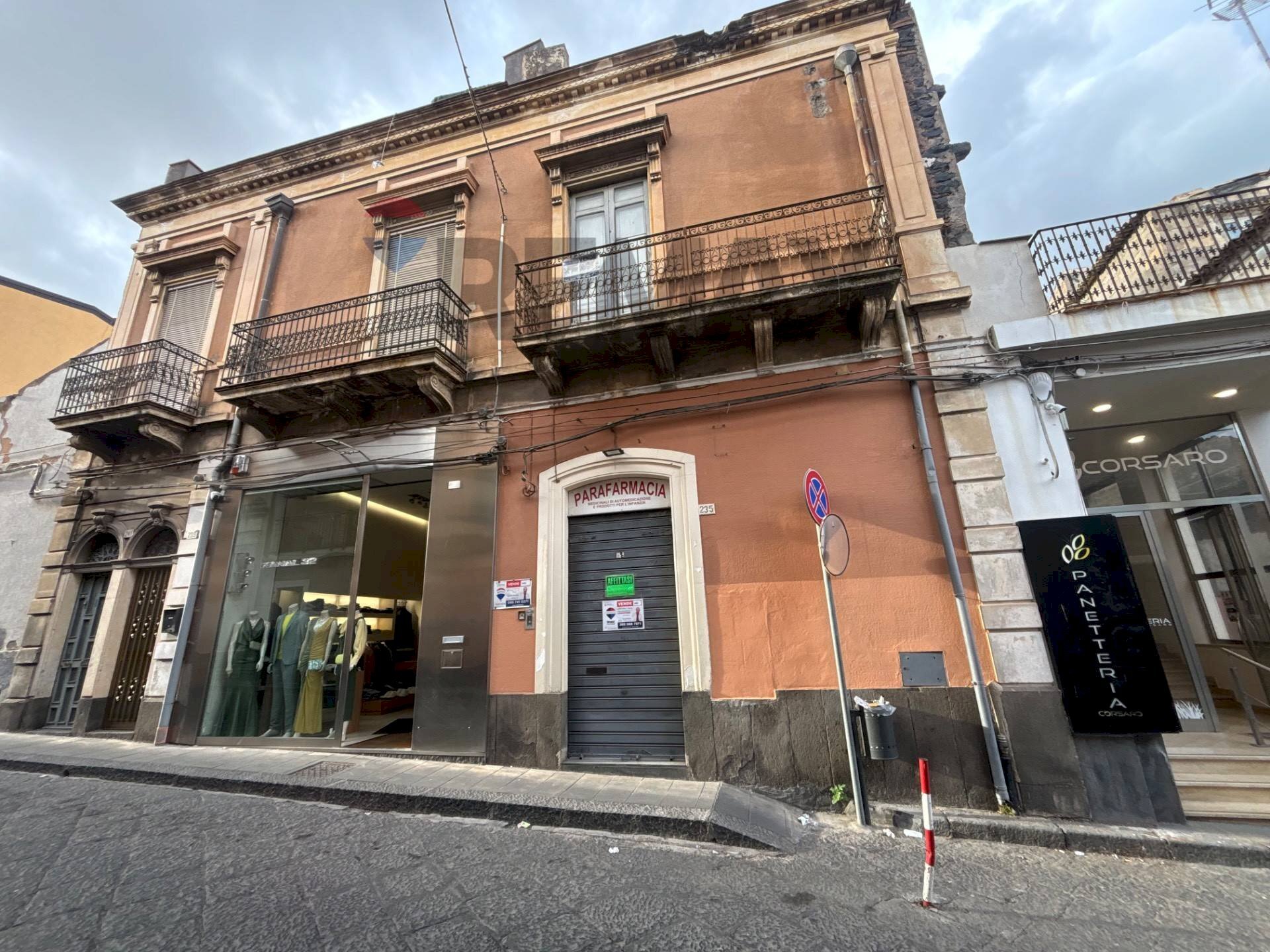 Edificio all\'aperto - Negozio vittorio emanuele
 
235, Santa Maria di Licodia - foto 1