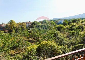 Vista delle montagne - Terreno agricolo Via Duccio Galimberti
 
snc, Santa Venerina - foto 5