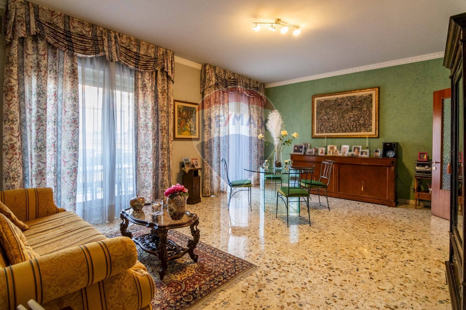 Sala da pranzo - Appartamento VIA DUCA DEGLI ABBRUZZI, Catania - foto 3