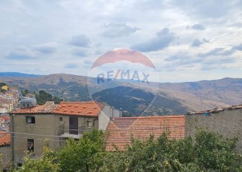 Vista delle montagne - Casa semi indipendente Via Bandiera
 
72/73, Capizzi - foto 1