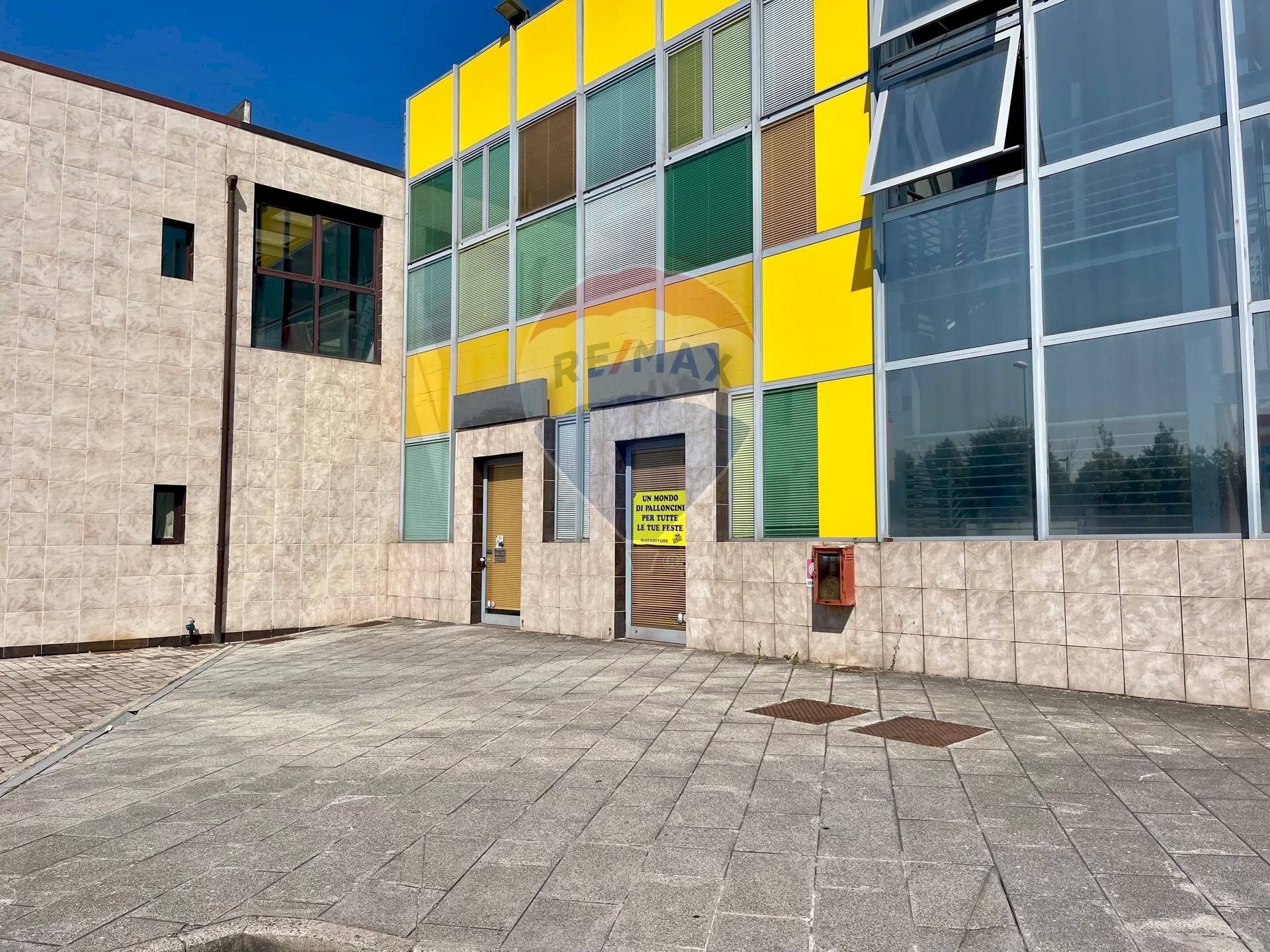 Foto 2 - Locale Commerciale Via Caduti sul lavoro
 
3, Vinci - foto 2