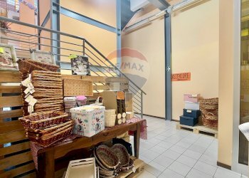 Foto 6 - Locale Commerciale Via Caduti sul lavoro
 
3, Vinci - foto 6