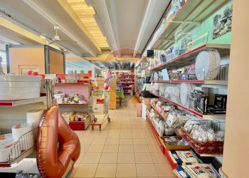 Foto 14 - Locale Commerciale Via Caduti sul lavoro
 
3, Vinci - foto 14