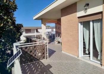 Terrazza - Villa via Passo del Turchino
 
8, Nettuno - foto 3