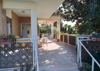 Terrazza - Villa via Passo del Turchino
 
8, Nettuno - foto 4