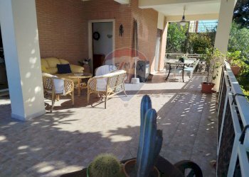 Terrazza - Villa via Passo del Turchino
 
8, Nettuno - foto 5