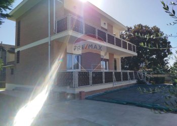 Edificio all\'aperto - Villa via Passo del Turchino
 
8, Nettuno - foto 9