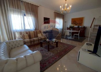 Sala da pranzo - Villa via Passo del Turchino
 
8, Nettuno - foto 13