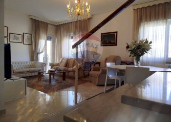 Sala da pranzo - Villa via Passo del Turchino
 
8, Nettuno - foto 16