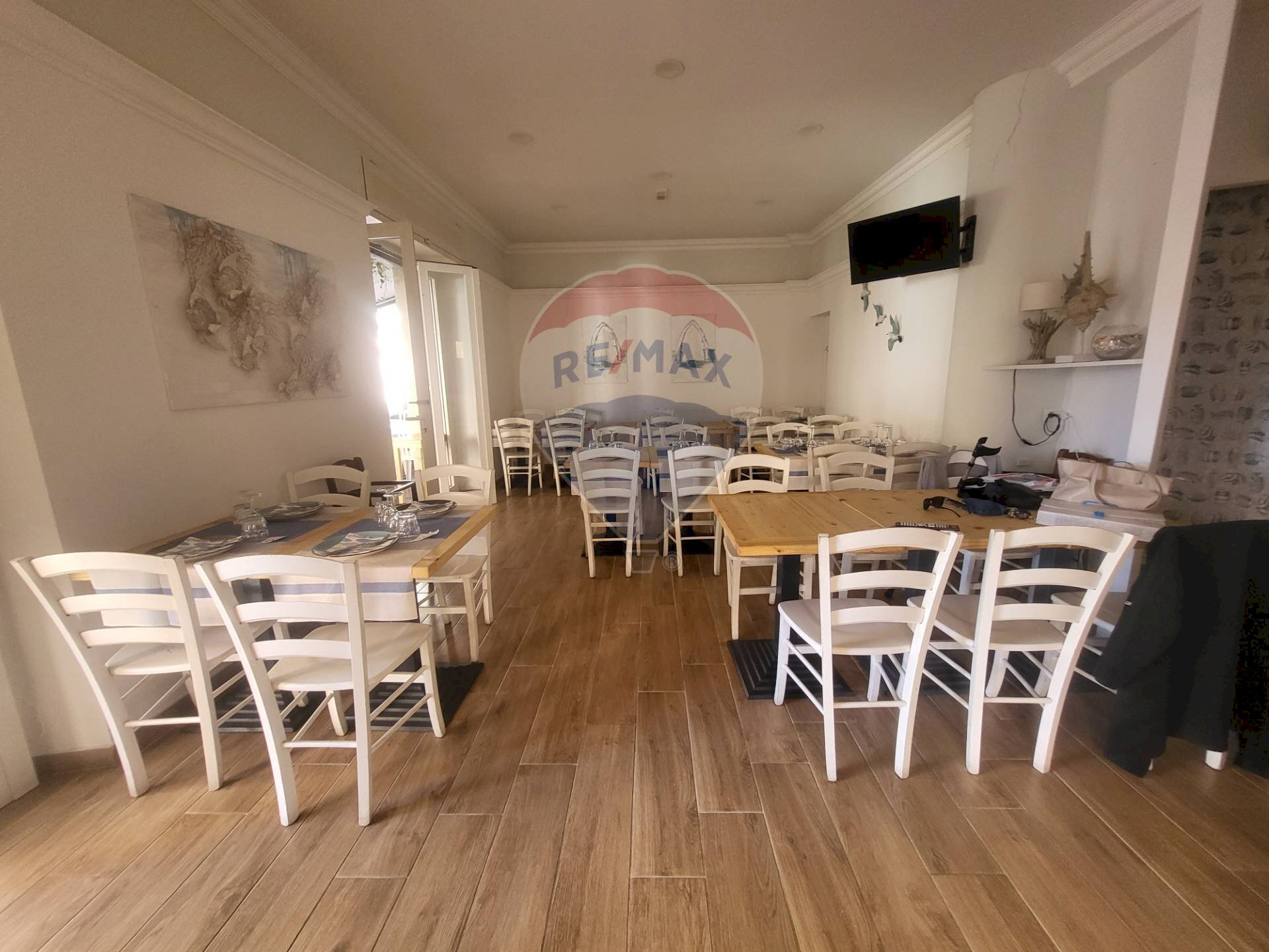 Sala da pranzo - Locale Commerciale Via Porto Neroniano
36, Anzio - foto 2